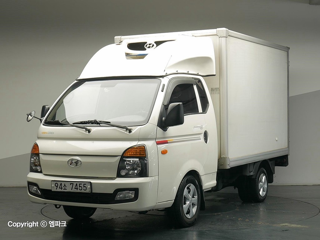 Hyundai Porter II High Refrigerated Box Truck Long Wheelbase Super Cab Super Cab