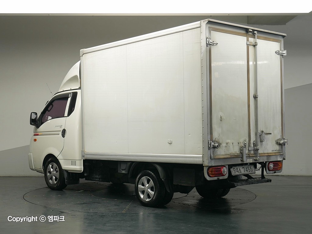 Hyundai Porter II High Refrigerated Box Truck Long Wheelbase Super Cab Super Cab 3