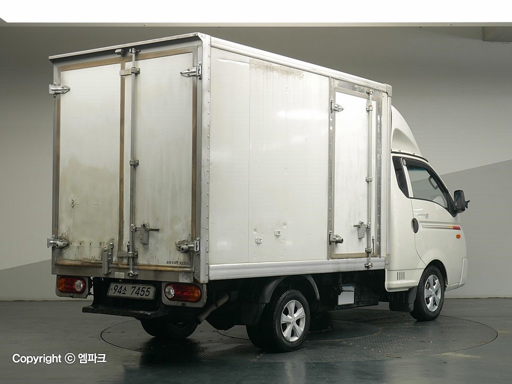 Hyundai Porter II High Refrigerated Box Truck Long Wheelbase Super Cab Super Cab 4