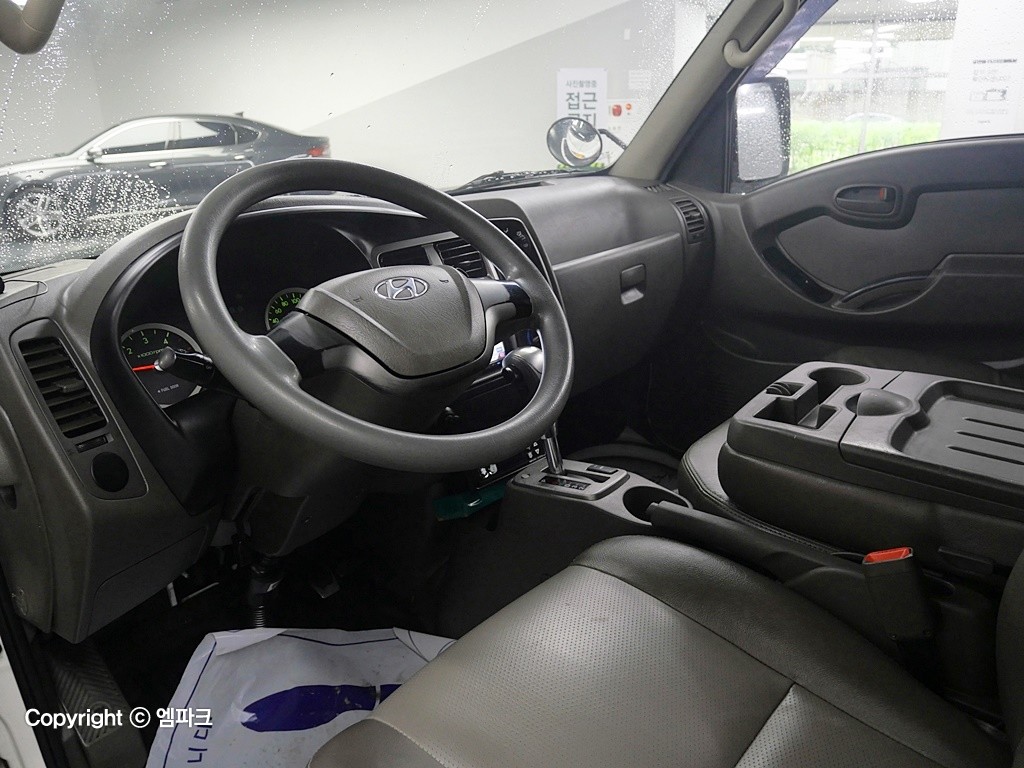 Hyundai Porter II High Refrigerated Box Truck Long Wheelbase Super Cab Super Cab 6