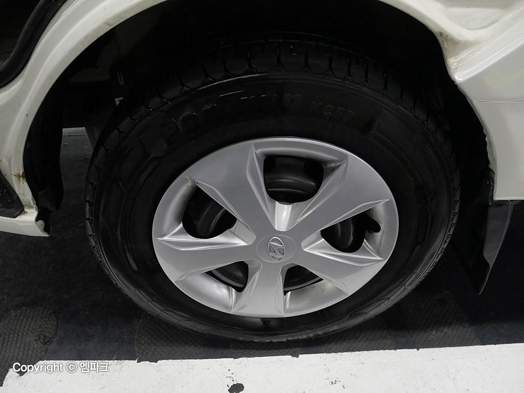 Hyundai Porter II High Refrigerated Box Truck Long Wheelbase Super Cab Super Cab 7