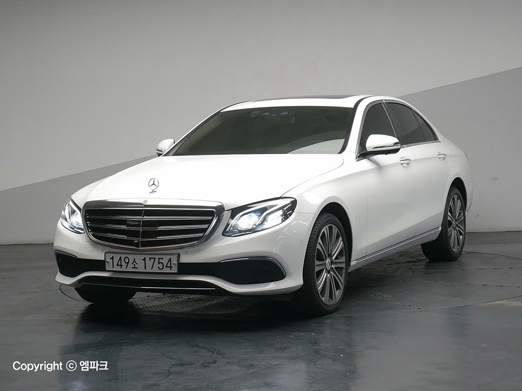 Mercedes-Benz E-Class E300 4MATIC Exclusive