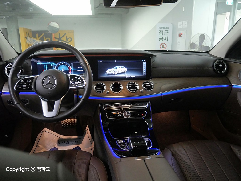Mercedes-Benz E-Class E300 4MATIC Exclusive 6
