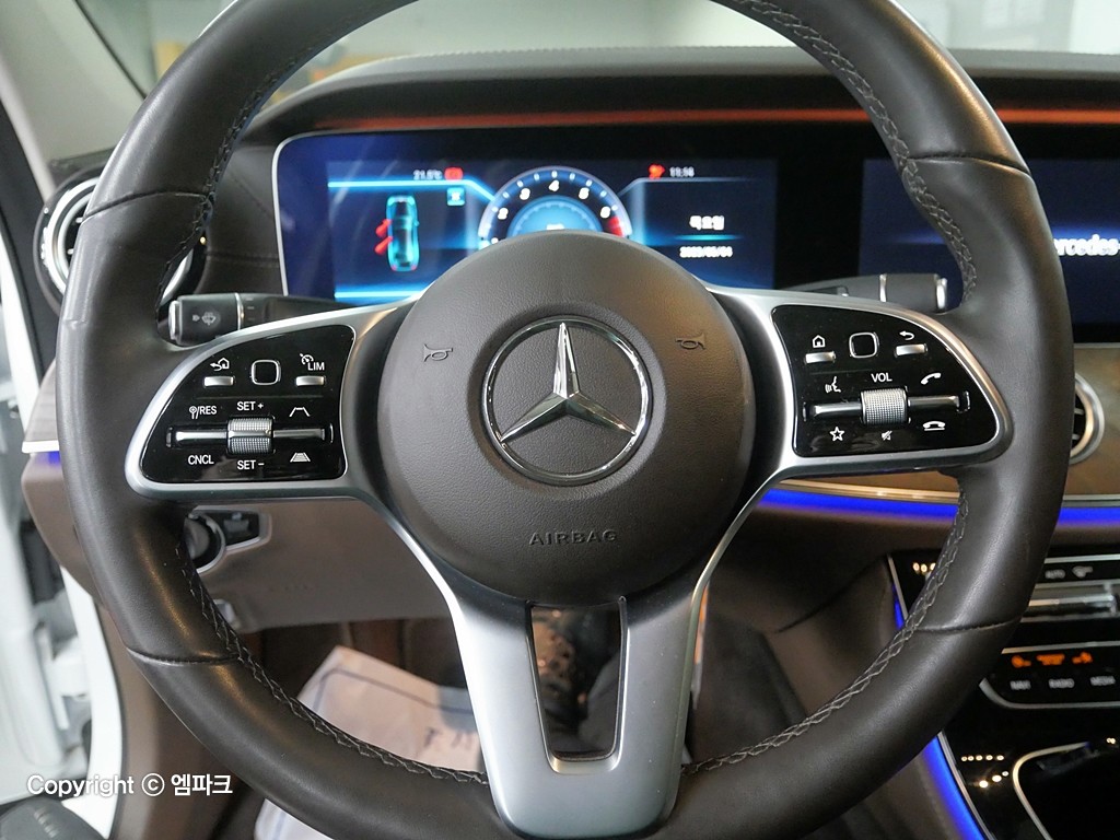 Mercedes-Benz E-Class E300 4MATIC Exclusive 8