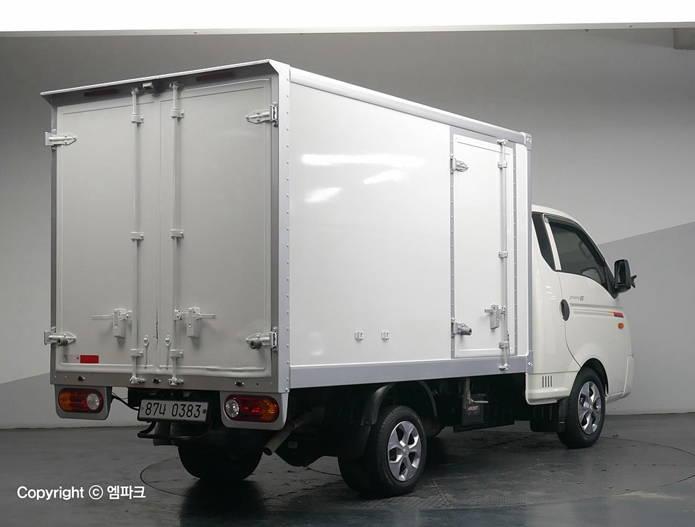 Hyundai Porter II Super Cab Fixed Floor Long Wheelbase Super Cab 4