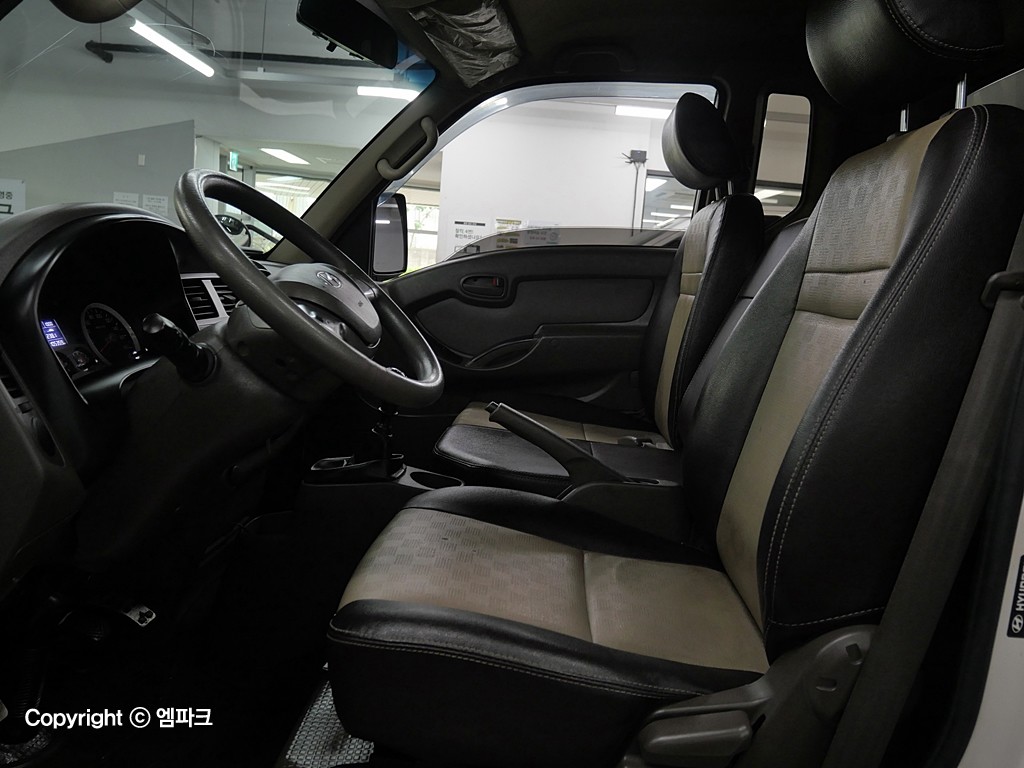 Hyundai Porter II Super Cab Fixed Floor Long Wheelbase Super Cab 6