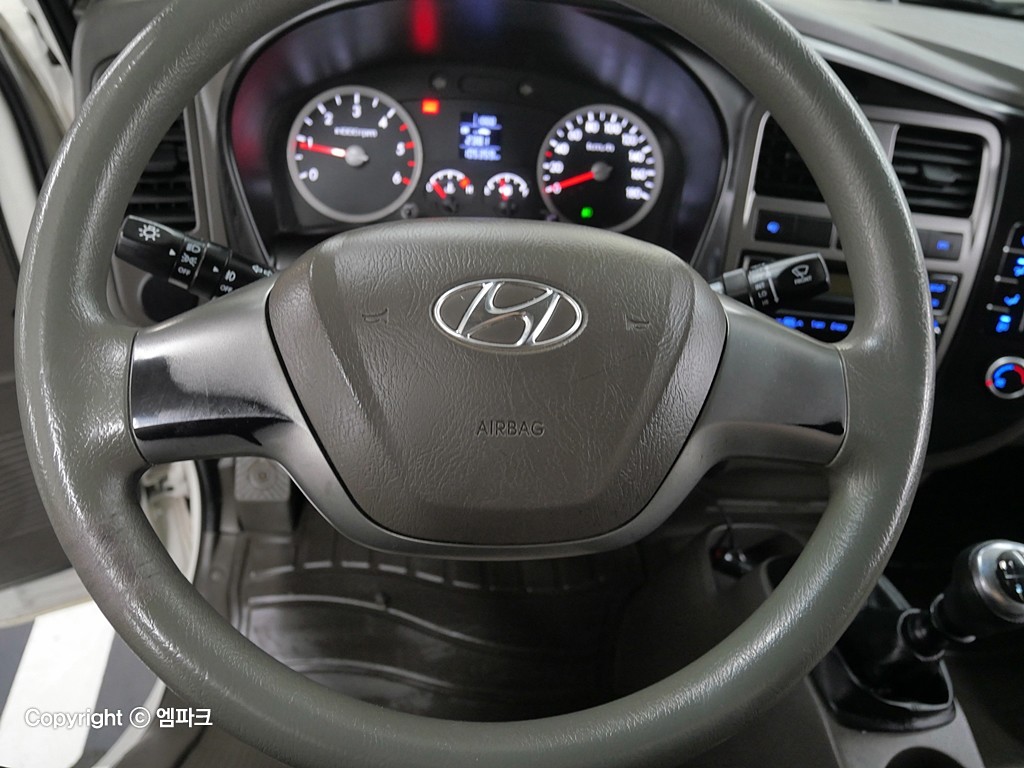 Hyundai Porter II Super Cab Fixed Floor Long Wheelbase Super Cab 8