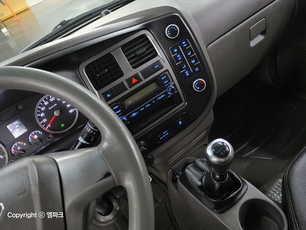 Hyundai Porter II Super Cab Fixed Floor Long Wheelbase Super Cab 9