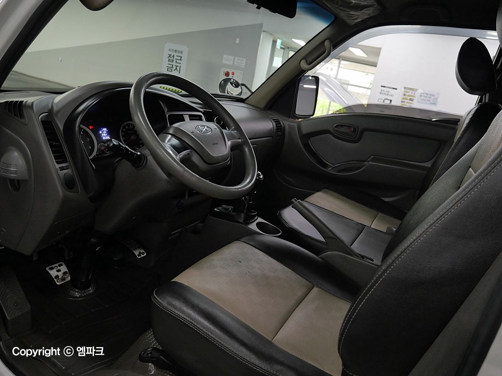 Hyundai Porter II Super Cab Fixed Floor Long Wheelbase Super Cab 10