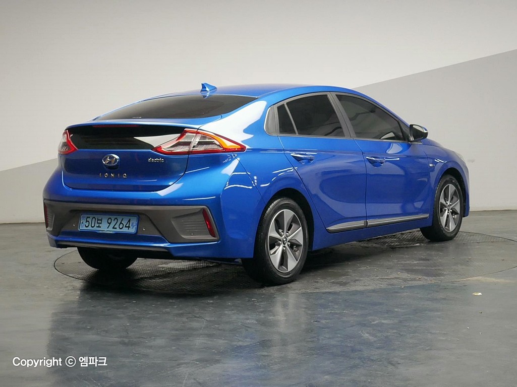 Hyundai IONIQ Electric 4