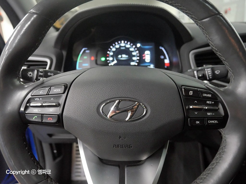 Hyundai IONIQ Electric 9