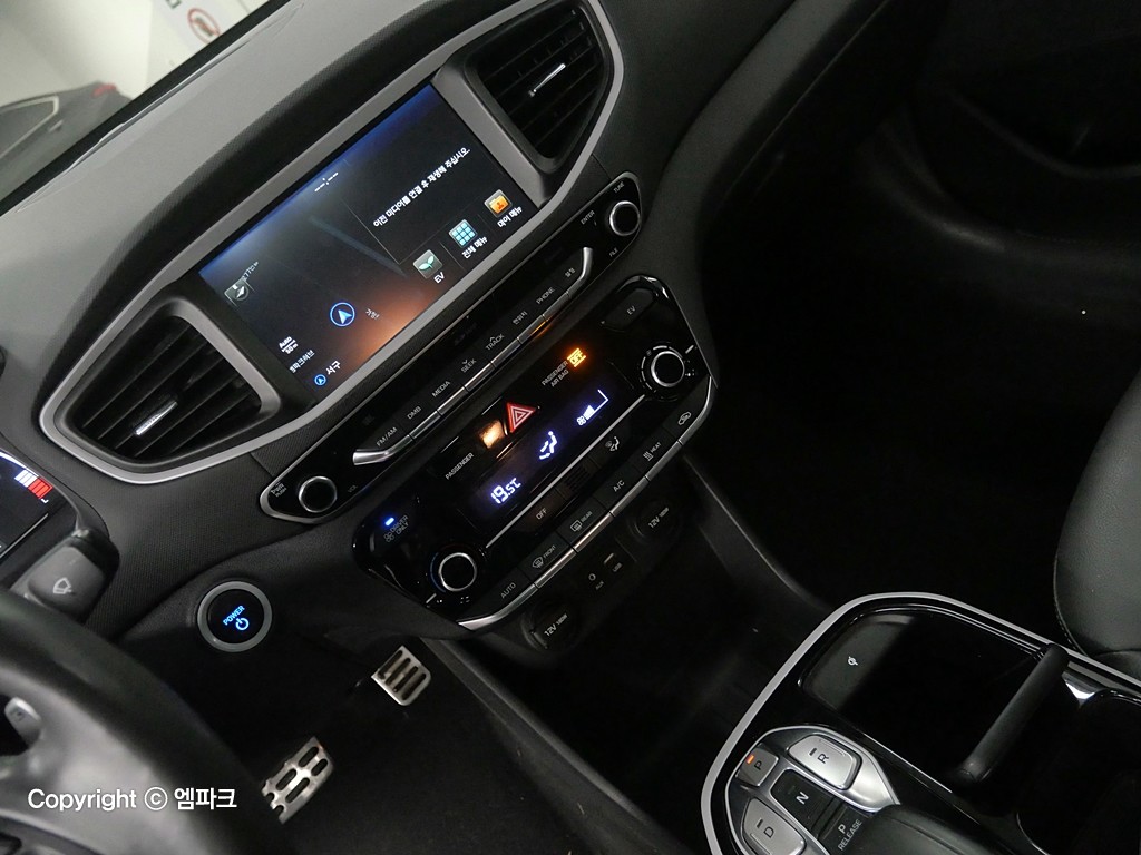Hyundai IONIQ Electric 10