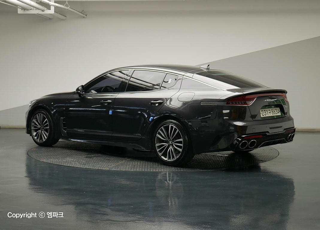 Kia Stinger Gasoline 2.0 Turbo GDI AWD Prime 3