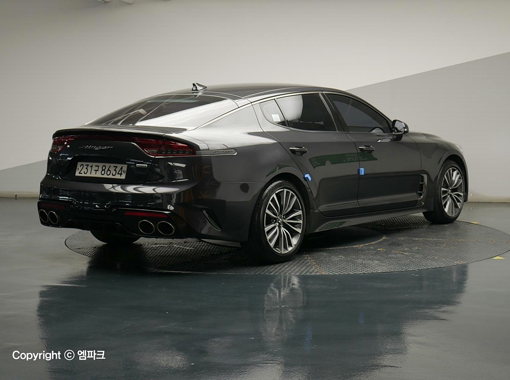 Kia Stinger Gasoline 2.0 Turbo GDI AWD Prime 4