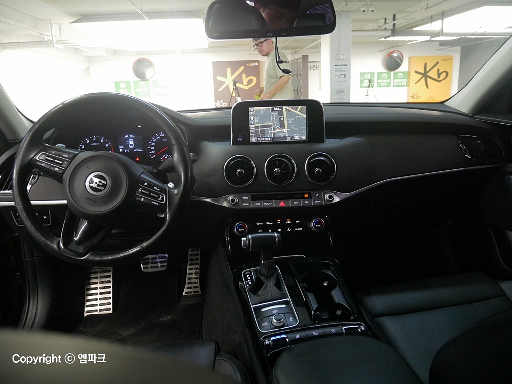 Kia Stinger Gasoline 2.0 Turbo GDI AWD Prime 7