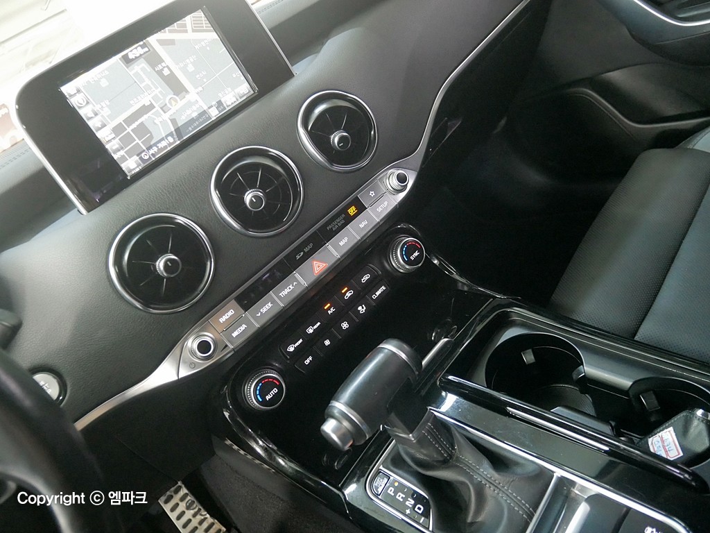 Kia Stinger Gasoline 2.0 Turbo GDI AWD Prime 10