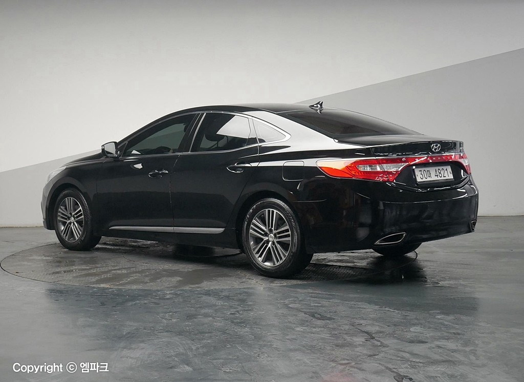 Hyundai Grandeur HG 240 Modern 3