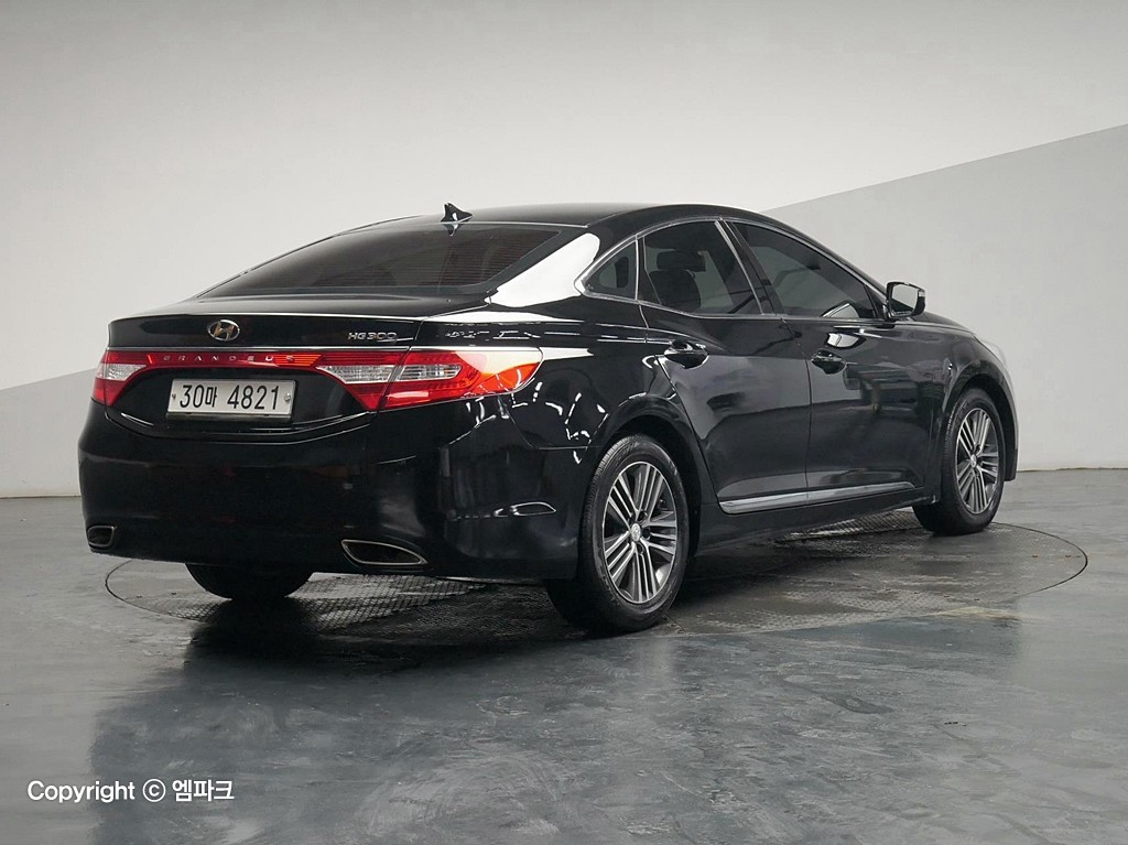 Hyundai Grandeur HG 240 Modern 4