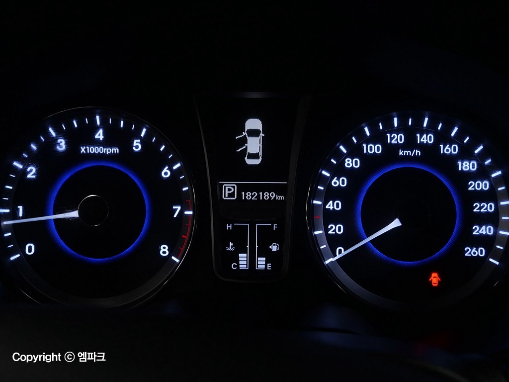 Hyundai Grandeur HG 240 Modern 8