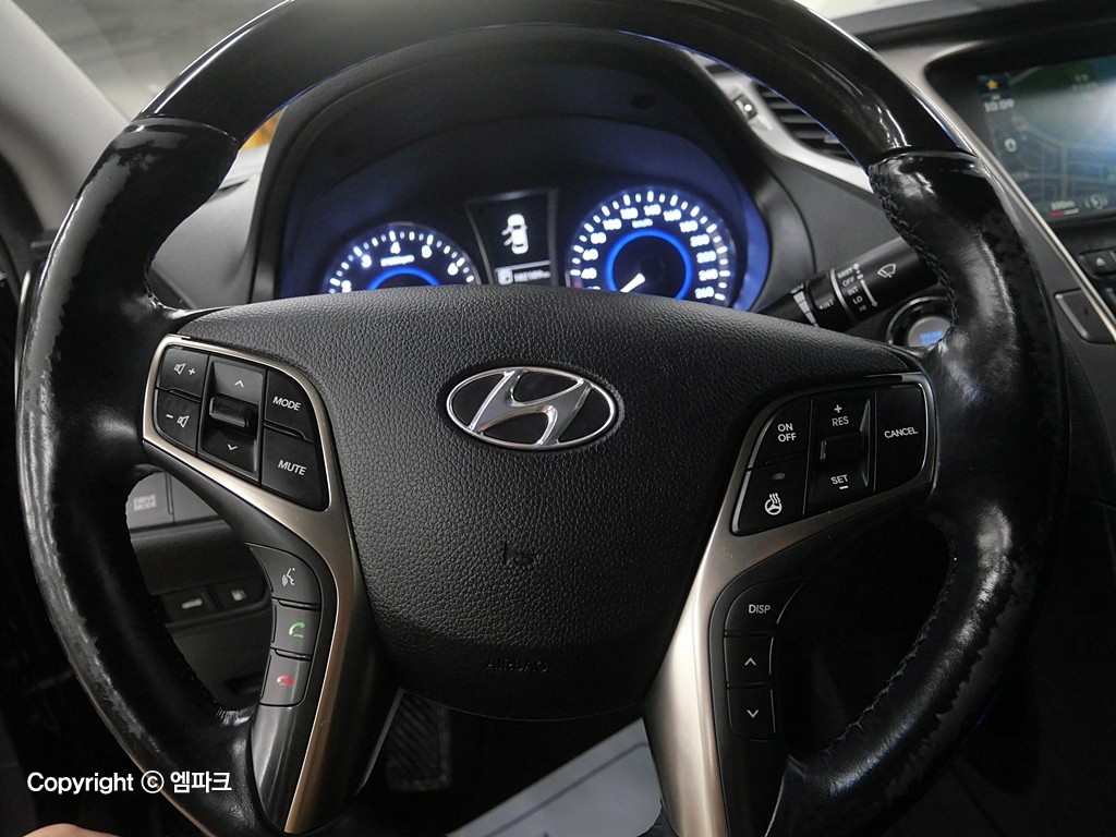 Hyundai Grandeur HG 240 Modern 9