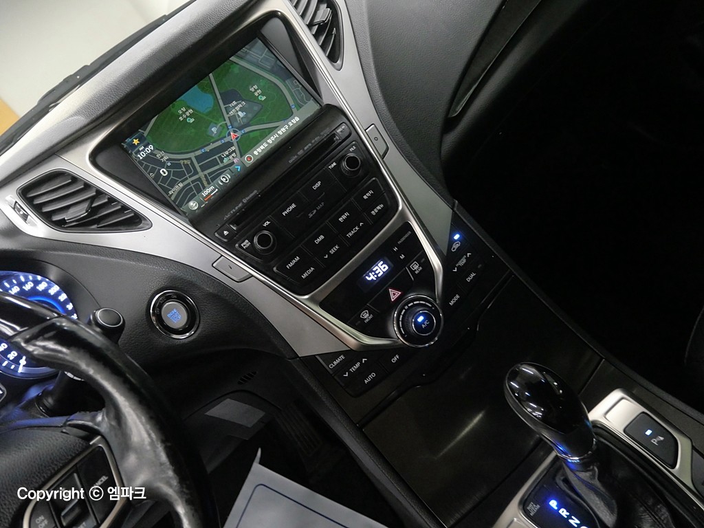 Hyundai Grandeur HG 240 Modern 10