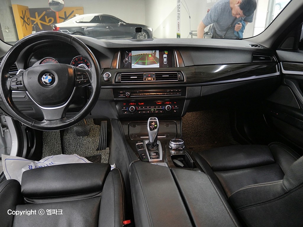 BMW 5 Series 528i Luxury Line Plus 7