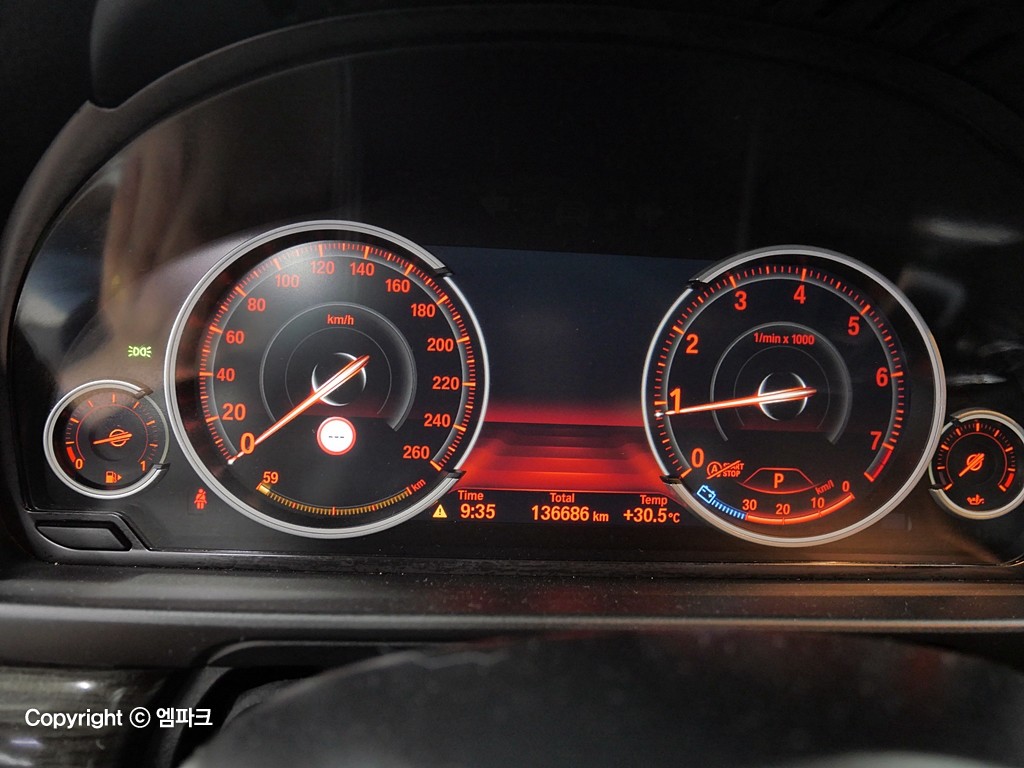 BMW 5 Series 528i Luxury Line Plus 8