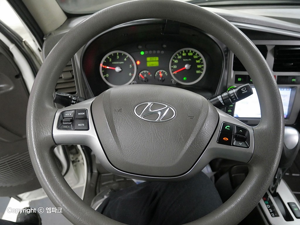 Hyundai Porter II City Van Long Wheelbase Super Cab 8