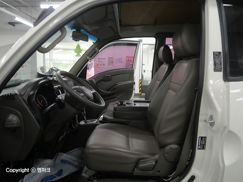 Hyundai Porter II City Van Long Wheelbase Super Cab 10