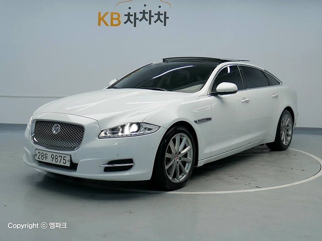 JAGUAR XJ (8th Generation) 3.0D LWB
