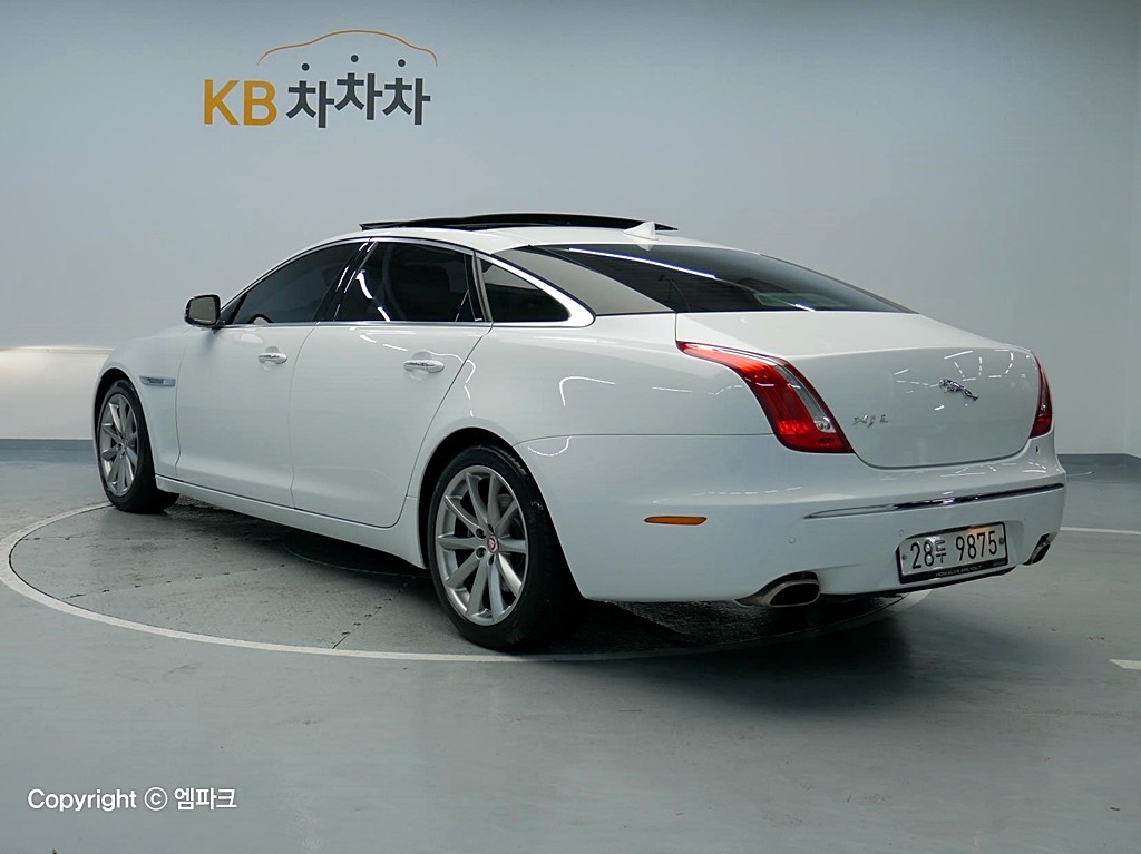 JAGUAR XJ (8th Generation) 3.0D LWB