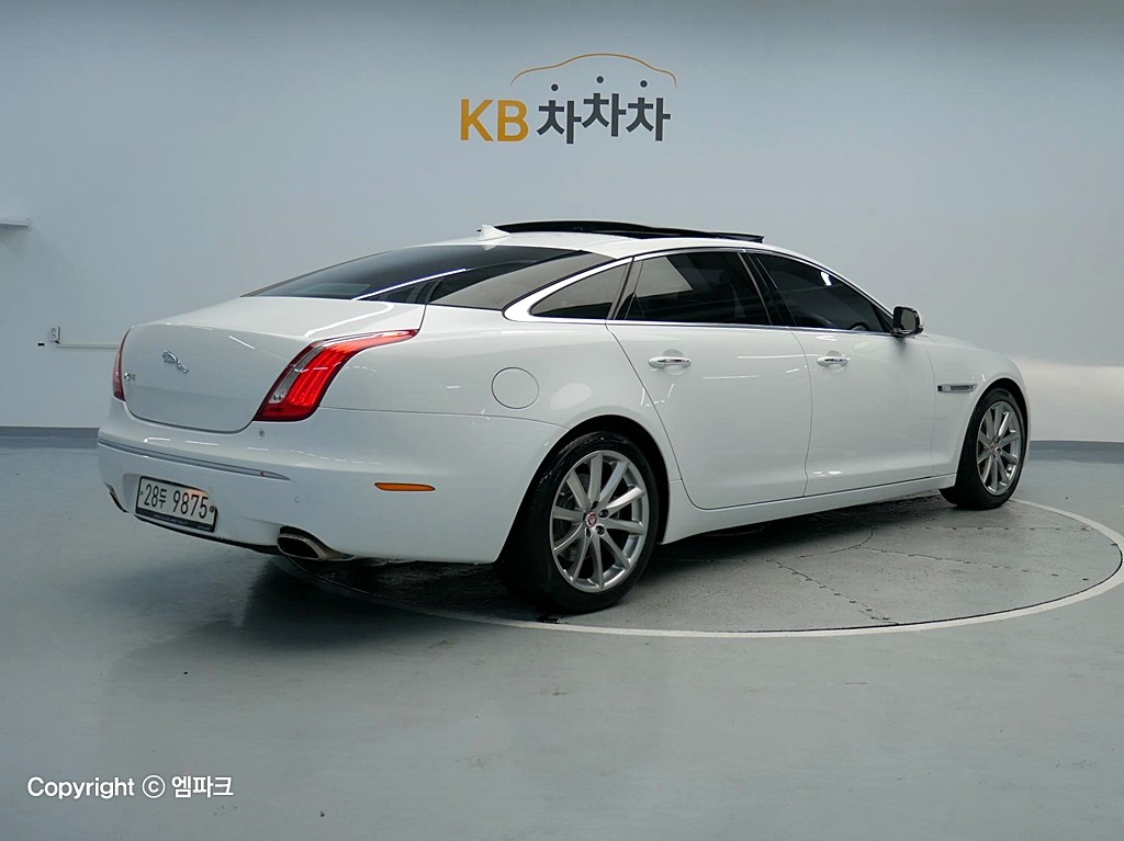 JAGUAR XJ (8th Generation) 3.0D LWB