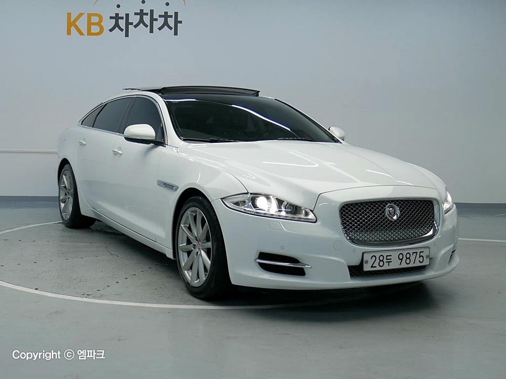 JAGUAR XJ (8th Generation) 3.0D LWB