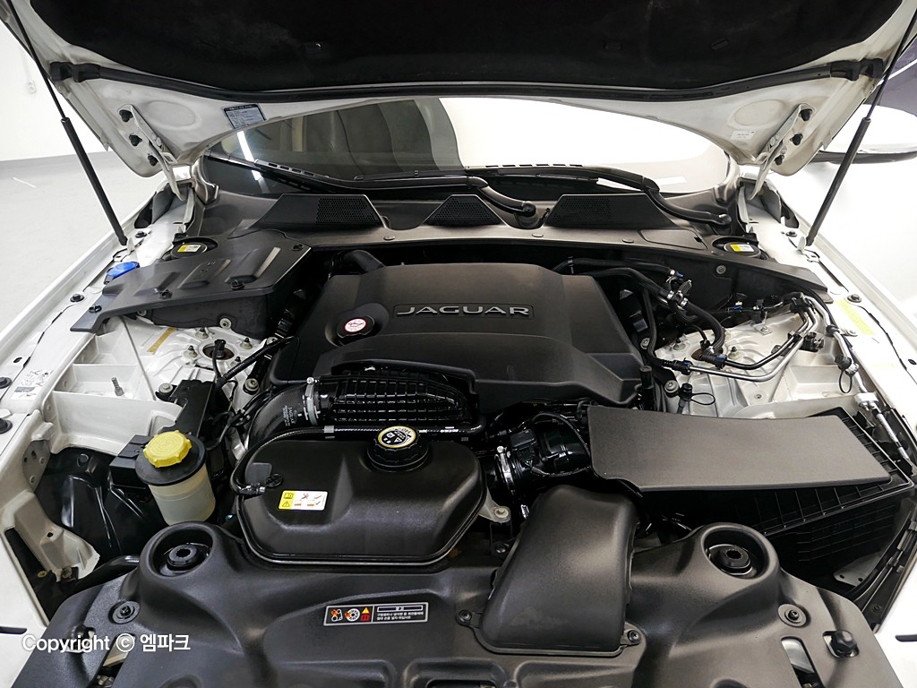 JAGUAR XJ (8th Generation) 3.0D LWB