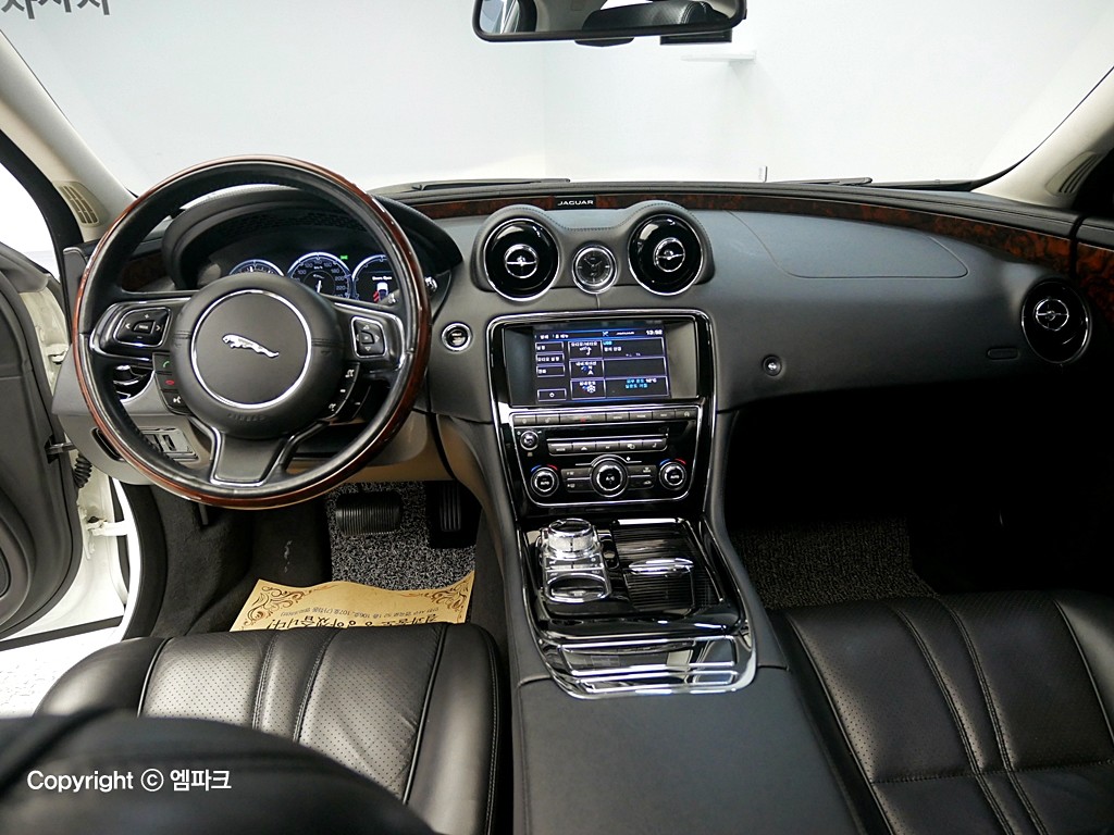 JAGUAR XJ (8th Generation) 3.0D LWB