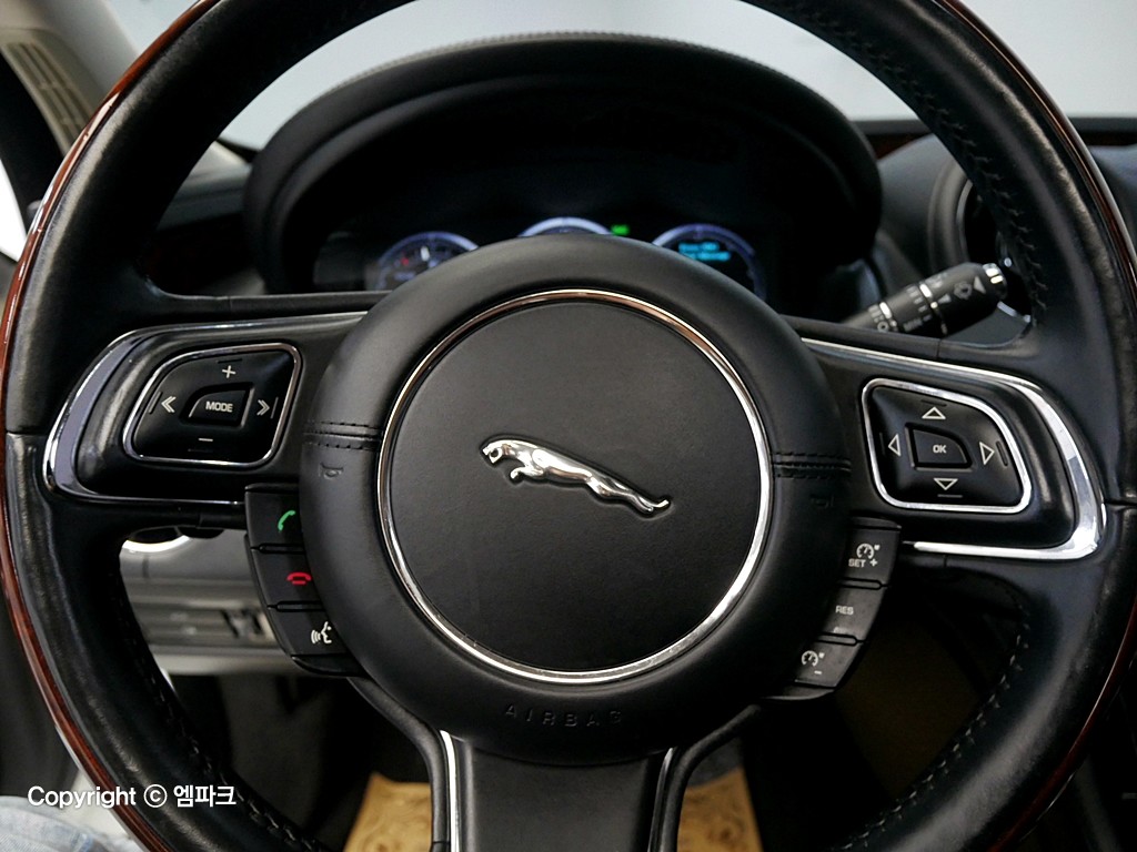 JAGUAR XJ (8th Generation) 3.0D LWB