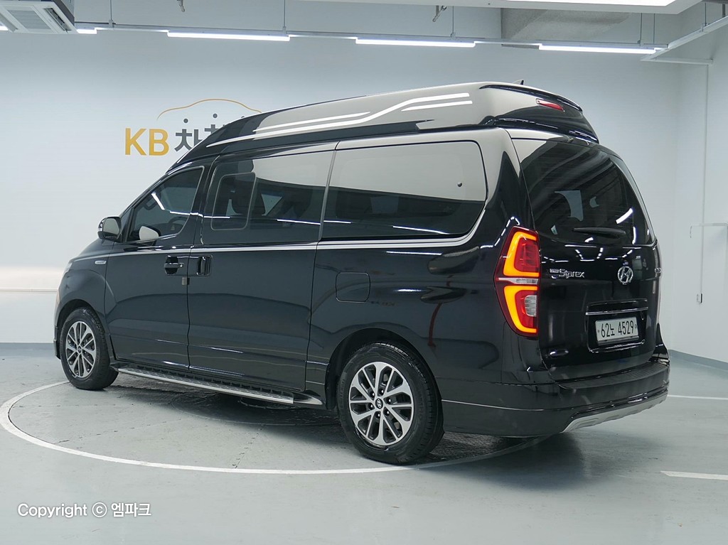HYUNDAI The New Grand Starex Limousine