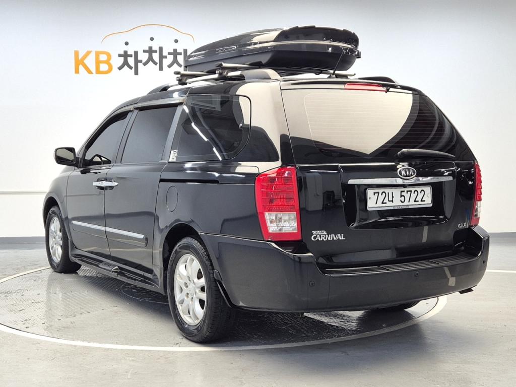 Kia Carnival R R2.2 E-VGT GLX Top Model 3