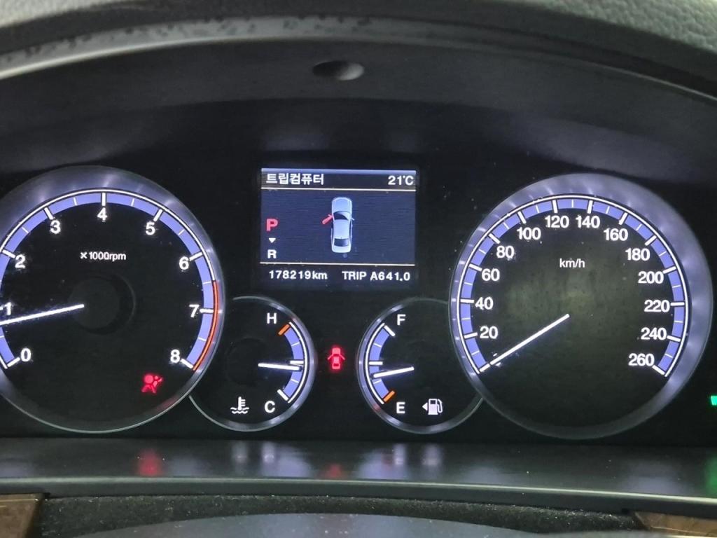 KG MOBILITY(SSANGYONG) New Chairman W CW700 4TRONIC