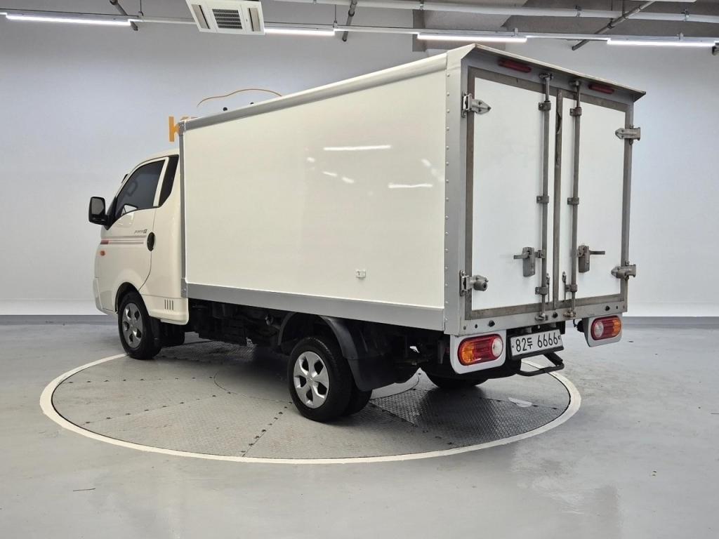 Hyundai Porter II Low Fixed Floor Long Wheelbase Super Cab 3