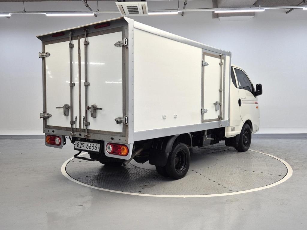 Hyundai Porter II Low Fixed Floor Long Wheelbase Super Cab 4