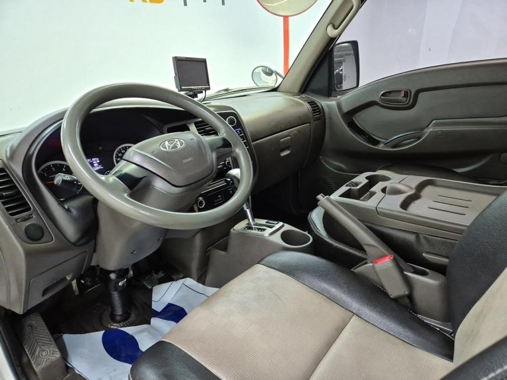 Hyundai Porter II Low Fixed Floor Long Wheelbase Super Cab 7