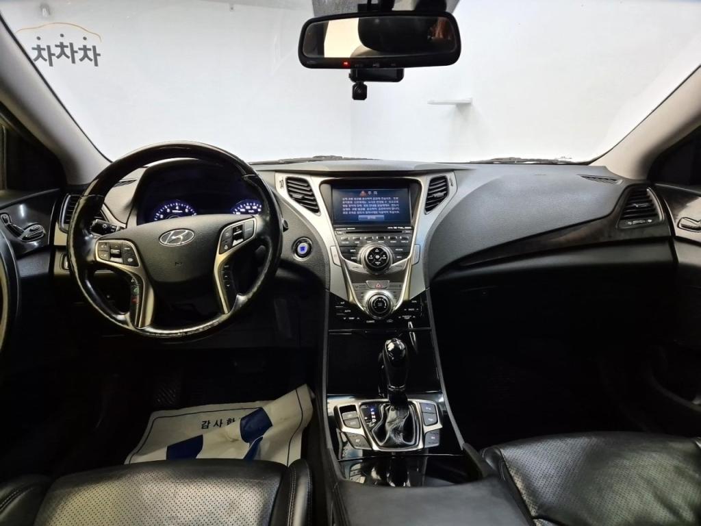 Hyundai Grandeur HG 300 8