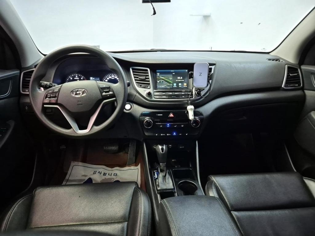 Hyundai Tucson Style e-VGT UⅡ 1.7 2WD 8