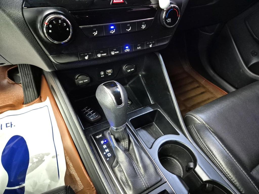 Hyundai Tucson Style e-VGT UⅡ 1.7 2WD 9