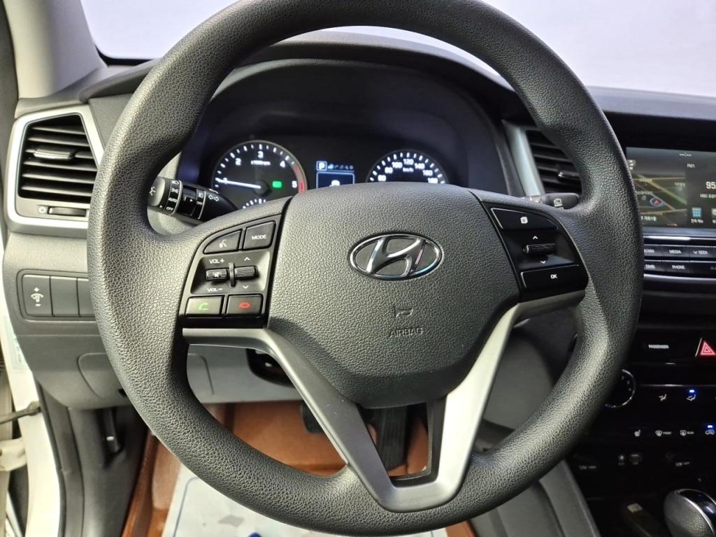 Hyundai Tucson Style e-VGT UⅡ 1.7 2WD 10