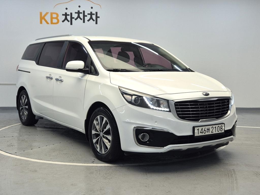 Kia Carnival Luxury R2.2 E-VGT 5