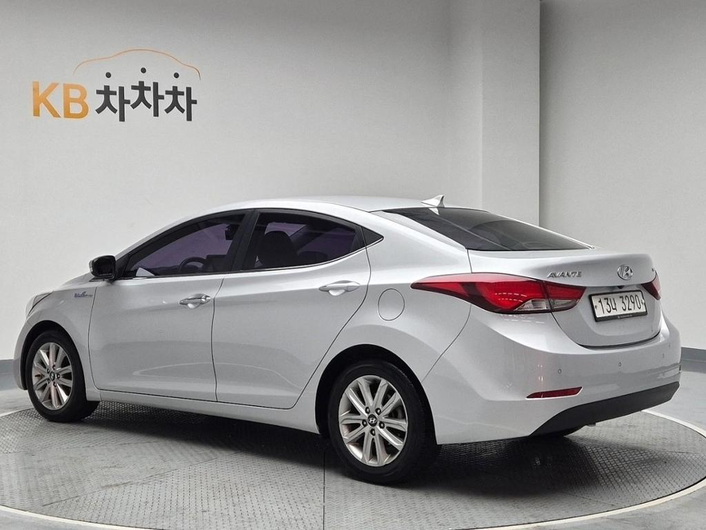 Hyundai Avante MD Smart 1.6 VGT 3