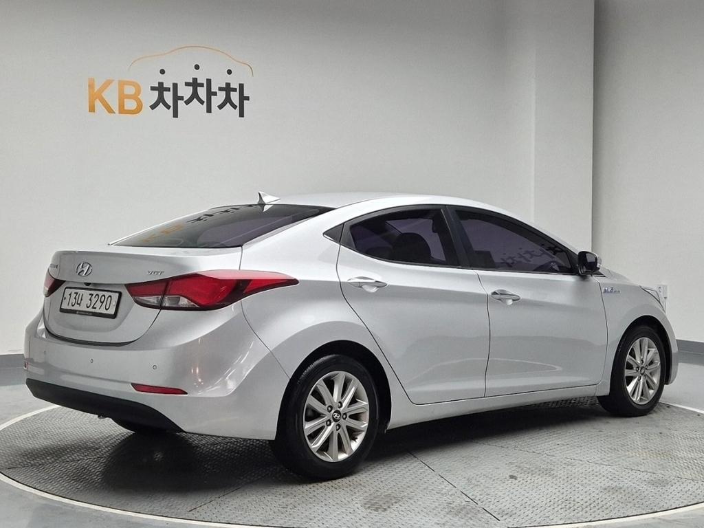 Hyundai Avante MD Smart 1.6 VGT 4