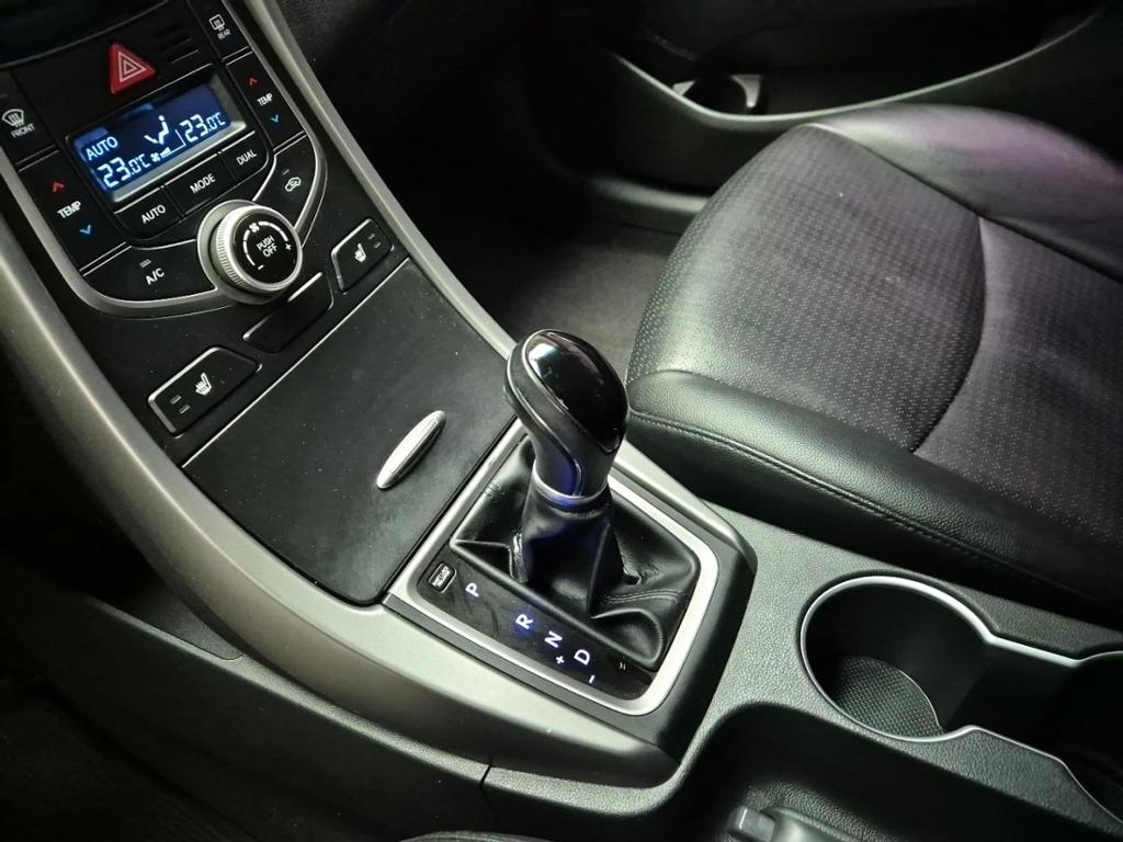 Hyundai Avante MD Smart 1.6 VGT 9